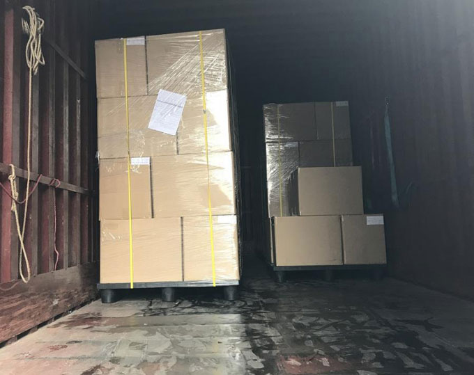 Packing for shipping of plastic packaging cases